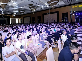 設(shè)計(jì)盛宴再啟丨梁志天、張清平與現(xiàn)場1200名設(shè)計(jì)師一起，引爆無錫設(shè)計(jì)力量（內(nèi)附無錫站直播回放）